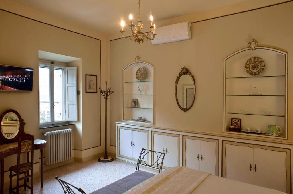 Dolce Rosa ♡ Centro Storico Bed & Breakfast Sansepolcro Exterior photo